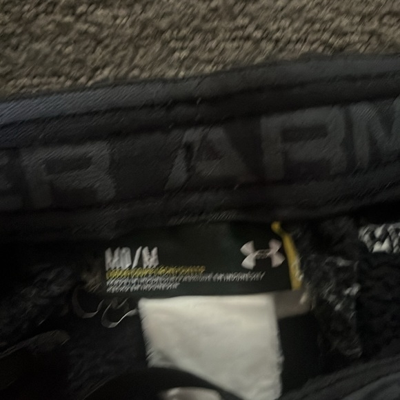 Bundle of 2 pairs of UA pants. - Picture 5 of 6